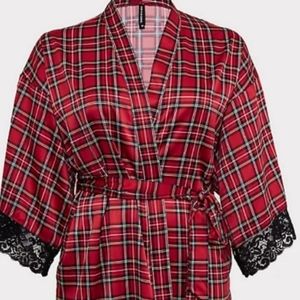 Torrid plaid robe w/lace detailing 1/16 NWT
